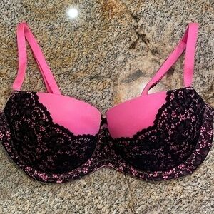 VS VINTAGE 2011 SUMMER Collection! Never Worn! Pink & Black Lace Balconet Bra